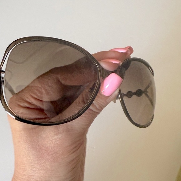 Authentic Gucci Sunglasses. - Picture 15 of 16